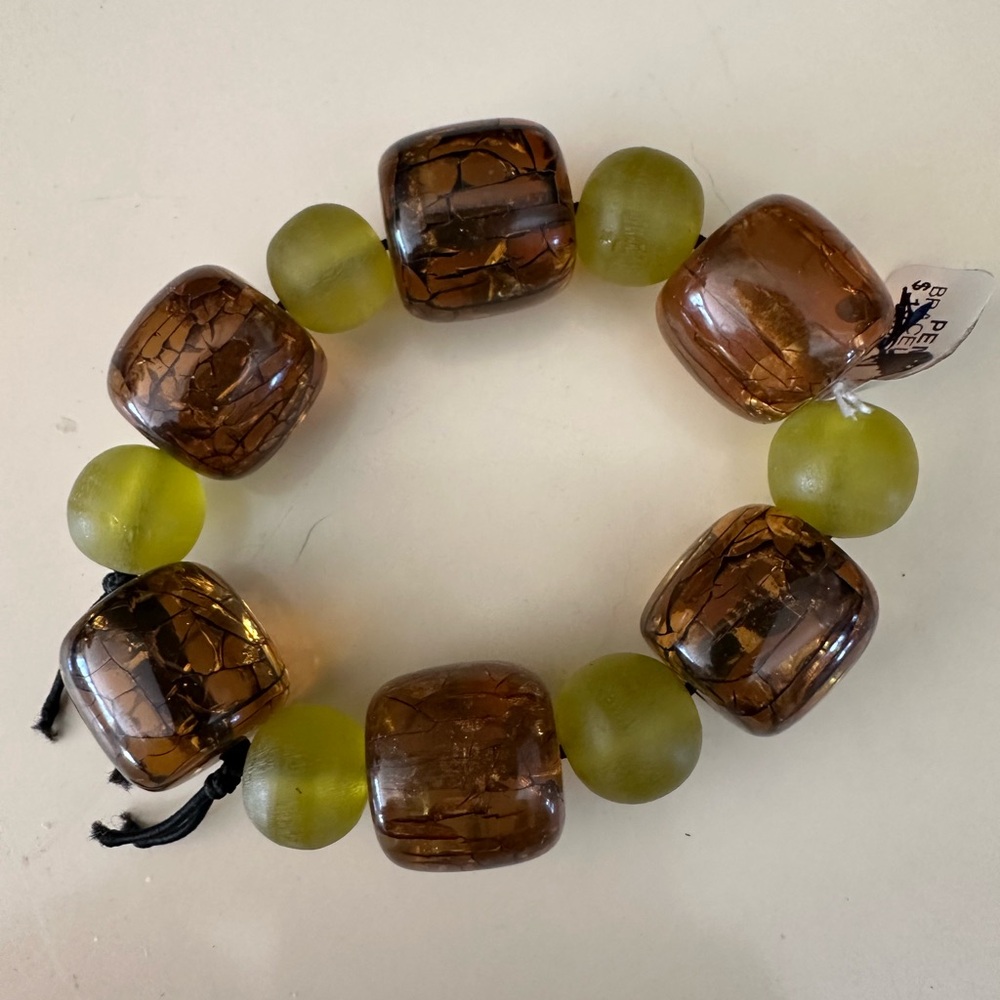 Free w/ purchase! Stretch Resin Bracelet Amber & Green beads - Picture 4 of 7